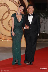 组图：刘德华刘嘉玲亮相2012年港姐总决选红毯