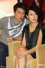 组图：刘若英出演舞台剧《在西厢》 笑称嫁不出去