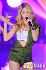 组图：CNBLUE录《The Show》 ToHeart表现抢眼