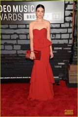 组图：MTV红毯女星水果姐秀牙套ladygaga扮人鱼