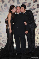 组图：洪天明周家蔚再办婚礼派对 郭富城等群星捧场