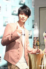 组图：严爵新专辑《不孤独》发片会 有信心拿金曲奖