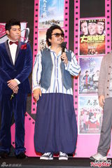 组图：台湾电影联合造势 郭书瑶秀美腿发红包