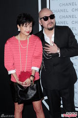 组图：徐濠萦要丈夫戒烟 薛凯琪否认复合房祖名