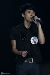 幻灯组图：快男突围赛第五场 “回锅肉”惊险晋级