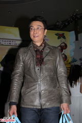 组图：《名媛望族》剧组齐聚宣传 杨怡压力大长痘