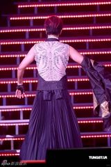 幻灯图：罗志祥个唱舞动红馆 杨丞琳任嘉宾遭强吻