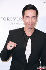 组图：陈豪默认知胎儿性别 Lisa.s黑裙亮相活动