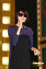 组图：梁咏琪黑超出席亚太影展 杨谨华低胸抢镜