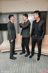 组图：吴彦祖张震合作成好友 刘烨化老妆难排汗