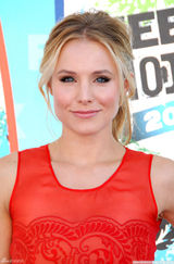 高清组图：克里斯汀-贝尔刺绣透视礼服甜美迷人