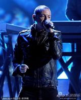 组图：2012全美音乐奖比伯擒三奖 众星热力演出