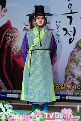 组图：韩剧《张玉贞》发布 金泰熙古装端庄优雅