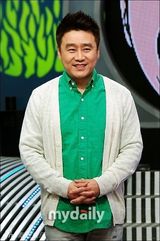 组图：韩星姜艺彬香艳出席《愤怒王》发布会