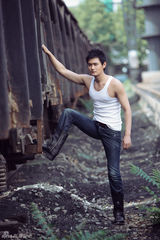 组图：王雨型男写真曝光 突破“萌男”印象