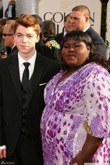 高清图：加布蕾-丝迪贝紫色长裙大走民族风