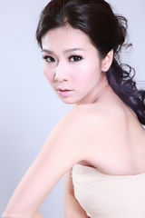 组图：李雨潼写真集 一袭舞裙化身芭蕾公主