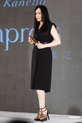 组图：江蕙预告将会退休 闻故乡支持泪眼道歉