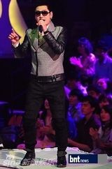 组图：韩歌手蜘蛛等出演音乐节目《You and I》