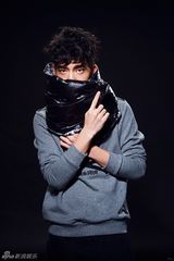组图：井柏然《Easy》回归新鲜阳光大男孩