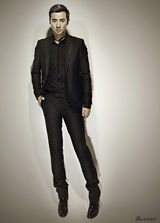 组图：高梓淇全新写真曝光 黑色西装冷酷帅气