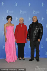 幻灯图集：《团圆》登场 王全安携卢燕莫小棋亮相