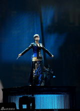 组图：李宇春北京开唱 歌迷高喊你好漂亮