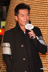 组图：古天乐曝儿时圣诞糗事 送花给女生被当众扔掉