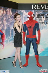 组图：文咏珊黑色吊带裙现身 惹蜘蛛侠兴奋不已