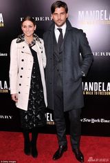 奥利维亚携未婚夫沙滩湿身肉搏 野性陶醉忘我