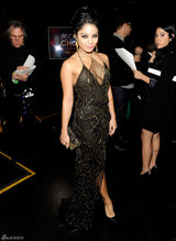 高清组图：凡妮莎-哈金斯黑金色礼服性感亮相