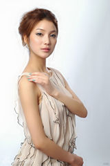 组图：李梓言最新写真曝光 样貌气质皆似Angelababy