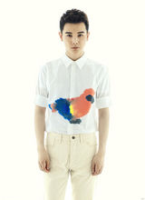 组图：孙坚白衬衫写真 招牌式微笑独特魅力