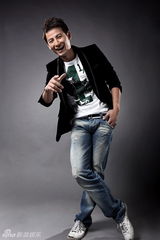 幻灯图集：钱泳辰秋日写真 在男孩与男人间游走