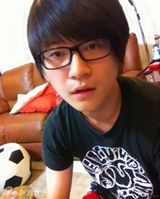 组图：50岁黄安18岁儿子近照曝光 帅气胜老爸