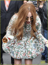 组图：Lady Gaga换装频繁 玩转SM与小清新