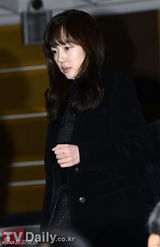 高清组图：林秀晶获女影人演技奖 黑星空裙典雅