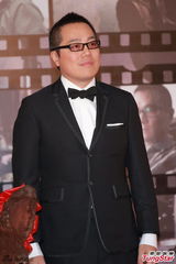 组图：《低俗喜剧》剧组牵骡子亮相金像奖红毯