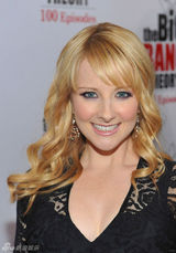 组图：《生活大爆炸》百集庆典谢耳朵招牌憨笑