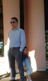 组图：赵薇爱女小四月成长记录 撒娇卖萌惹人爱