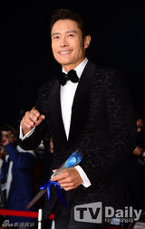 高清图：韩青龙奖金惠秀爆乳 女星裸露全身纹身