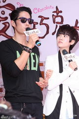 组图：吴建豪新剧首播 俊昊友情站台送礼物