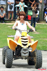 组图：邓福如否认新歌抄袭 自曝不爱肌肉男