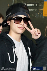 组图：SJ少女时代f(x)等赴新加坡准备家族巡演