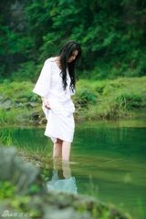 组图：阿朵全新写真半裸沐浴 全是原初纯粹之美