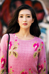 组图：江疏影春日街拍 大气优雅女神范