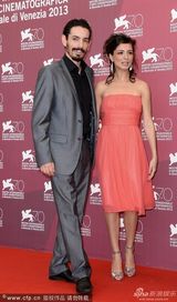 组图：《屋顶》发布会 女星梅里姆露齿笑抢镜