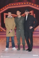 组图：众星为慈善活动献唱 张智霖黄耀明领衔出席