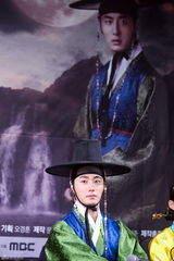 组图：韩佳人等出席《月亮抱着太阳》制作发表会