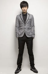 组图：成毅时尚大片优雅英伦气质